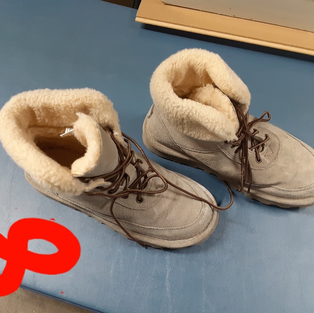 Cozy Gray Fur-Lined Boots Size 8